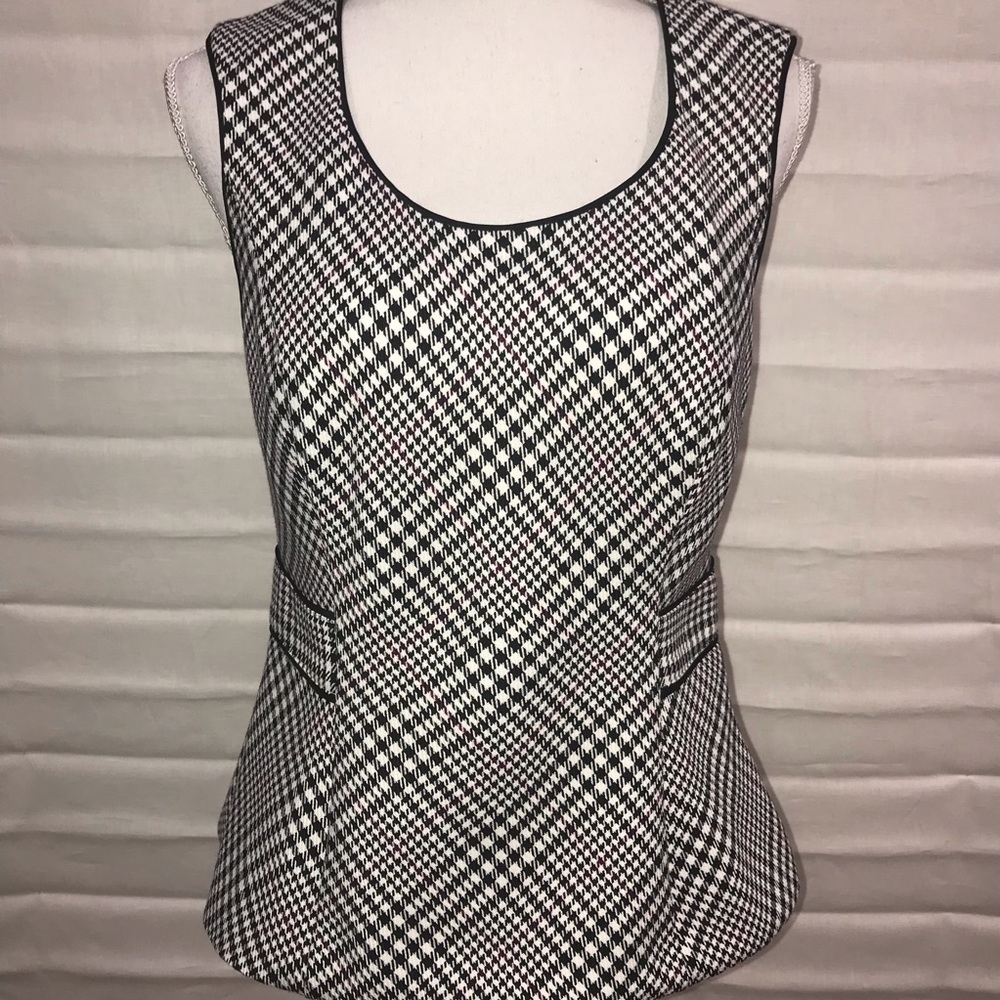 📁WHBM U neck w/plkt on Blk/Wht/burg M